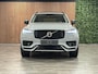 Volvo XC90 T8 AWD Recharge Ultra Dark | Trekhaak | Head-Up Display | Harman Kardon | 455pk | Adaptieve Cruise Control | Stoelverwarming voor+achter | Stuurwielverwarming | Schuifdak | Full LED Meesturende koplampen | 22 Inch | Parkeercamera | Pilot Assist | BLIS Dode Hoek Detectie | Alcantara hemelbekleding | Lederen zonnekleppen en handgrepen | Elektrische voorstoelen geheugen | Lederen bekleding | Zitting verlenging voorstoelen | Lederen dashboard | Google Infotainment | Keyless Drive | Privacy Glass | Elektrisch bedienbare achterklep | Geïntegreerd kinderzitje achterin | Geïntegreerde zongordijnen achterportieren | Verlichte instaplijsten | 7-Persoons | 4-Zone Climate Control | DAB Radio | Apple Carplay/Android Auto | Draadloos telefoon opladen | Volvo On Call met mobiele App functie | Vapour Grey Metallic |