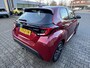 Toyota Yaris 1.5 HYBRID DYNAMIC AFN-TREKHAAK LED DEALER-OND APPLE/ANDROID KEYLESS 16"LM-VELGEN NL-AUTO
