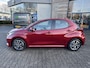 Toyota Yaris 1.5 HYBRID DYNAMIC AFN-TREKHAAK LED DEALER-OND APPLE/ANDROID KEYLESS 16"LM-VELGEN NL-AUTO