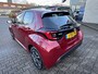 Toyota Yaris 1.5 HYBRID DYNAMIC AFN-TREKHAAK LED DEALER-OND APPLE/ANDROID KEYLESS 16"LM-VELGEN NL-AUTO