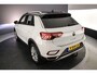 Volkswagen T-Roc Style 1.5 TSI 150pk DSG Automaat Trekhaak, Adaptive cruise control, Navigatie, Parkeersensoren, LED koplampen, Stoelverwarming, App connect