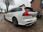 Volvo V60 T6 Plug-in Hybrid 340PK AWD R-Design Automaat + 19"/ Navi/ Clima/ Leder/ CarPlay/ Ad.Cruise/ H&K/ Winterpakket/ Full-LED/ Camera/ Trekhaak/ NL auto