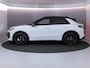 Volkswagen T-Roc R-Line First Edition 1.5 eTSI 110 kW / 150 PK SUV | Panoramaschuif-kanteldak | Assistance Pakket | Trekhaak | Black Style Pakket | Koplampverlichting matrix-led (IQ.LIGHT) | Elek. achterklep | Zwart dak
