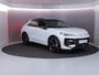 Volkswagen T-Roc R-Line First Edition 1.5 eTSI 110 kW / 150 PK SUV | Panoramaschuif-kanteldak | Assistance Pakket | Trekhaak | Black Style Pakket | Koplampverlichting matrix-led (IQ.LIGHT) | Elek. achterklep | Zwart dak