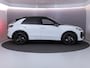 Volkswagen T-Roc R-Line First Edition 1.5 eTSI 110 kW / 150 PK SUV | Panoramaschuif-kanteldak | Assistance Pakket | Trekhaak | Black Style Pakket | Koplampverlichting matrix-led (IQ.LIGHT) | Elek. achterklep | Zwart dak