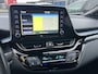 Toyota C-HR 1.8 Hybrid First Edition Navigatie, Dodehoekdetectie, JBL, Stoelverwarming, PDC, Nieuw geleverd en dealeronderhouden, 1e eign.