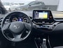 Toyota C-HR 1.8 Hybrid First Edition Navigatie, Dodehoekdetectie, JBL, Stoelverwarming, PDC, Nieuw geleverd en dealeronderhouden, 1e eign.