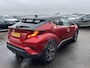 Toyota C-HR 1.8 Hybrid First Edition Navigatie, Dodehoekdetectie, JBL, Stoelverwarming, PDC, Nieuw geleverd en dealeronderhouden, 1e eign.