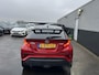 Toyota C-HR 1.8 Hybrid First Edition Navigatie, Dodehoekdetectie, JBL, Stoelverwarming, PDC, Nieuw geleverd en dealeronderhouden, 1e eign.