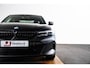 BMW 3-Serie 330e M Sport - Ambiance verlichting - Parking Assistant - Getinte Ruiten - Elektrisch verwarmde voorstoelen - In de breedte verstelbare rugleuning voor bestuurder -