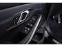 BMW 3-Serie 330e M Sport - Ambiance verlichting - Parking Assistant - Getinte Ruiten - Elektrisch verwarmde voorstoelen - In de breedte verstelbare rugleuning voor bestuurder -