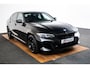 BMW 3-Serie 330e M Sport - Ambiance verlichting - Parking Assistant - Getinte Ruiten - Elektrisch verwarmde voorstoelen - In de breedte verstelbare rugleuning voor bestuurder -