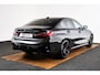 BMW 3-Serie 330e M Sport - Ambiance verlichting - Parking Assistant - Getinte Ruiten - Elektrisch verwarmde voorstoelen - In de breedte verstelbare rugleuning voor bestuurder -