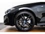 BMW 3-Serie 330e M Sport - Ambiance verlichting - Parking Assistant - Getinte Ruiten - Elektrisch verwarmde voorstoelen - In de breedte verstelbare rugleuning voor bestuurder -