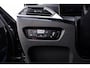 BMW 3-Serie 330e M Sport - Ambiance verlichting - Parking Assistant - Getinte Ruiten - Elektrisch verwarmde voorstoelen - In de breedte verstelbare rugleuning voor bestuurder -