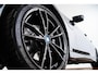 BMW 3-Serie 330e M Sport - Ambiance verlichting - Parking Assistant - Getinte Ruiten - Elektrisch verwarmde voorstoelen - In de breedte verstelbare rugleuning voor bestuurder -