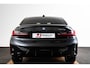 BMW 3-Serie 330e M Sport - Ambiance verlichting - Parking Assistant - Getinte Ruiten - Elektrisch verwarmde voorstoelen - In de breedte verstelbare rugleuning voor bestuurder -