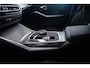 BMW 3-Serie 330e M Sport - Ambiance verlichting - Parking Assistant - Getinte Ruiten - Elektrisch verwarmde voorstoelen - In de breedte verstelbare rugleuning voor bestuurder -