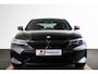 BMW 3-Serie 330e M Sport - Ambiance verlichting - Parking Assistant - Getinte Ruiten - Elektrisch verwarmde voorstoelen - In de breedte verstelbare rugleuning voor bestuurder -