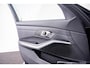 BMW 3-Serie 330e M Sport - Ambiance verlichting - Parking Assistant - Getinte Ruiten - Elektrisch verwarmde voorstoelen - In de breedte verstelbare rugleuning voor bestuurder -