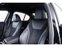 BMW 3-Serie 330e M Sport - Ambiance verlichting - Parking Assistant - Getinte Ruiten - Elektrisch verwarmde voorstoelen - In de breedte verstelbare rugleuning voor bestuurder -