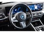 BMW 3-Serie 330e M Sport - Ambiance verlichting - Parking Assistant - Getinte Ruiten - Elektrisch verwarmde voorstoelen - In de breedte verstelbare rugleuning voor bestuurder -