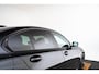 BMW 3-Serie 330e M Sport - Ambiance verlichting - Parking Assistant - Getinte Ruiten - Elektrisch verwarmde voorstoelen - In de breedte verstelbare rugleuning voor bestuurder -
