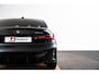 BMW 3-Serie 330e M Sport - Ambiance verlichting - Parking Assistant - Getinte Ruiten - Elektrisch verwarmde voorstoelen - In de breedte verstelbare rugleuning voor bestuurder -