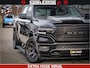 Dodge Ram 1500 LIMITED BLACK OPS | 5.7 V8 402 PK HEMI | MEEST VOLLE EN LUXE UITVOERING | CREW CAB | DUBBELE CABINE DC 5 PERSOONS | CREW CAB 5 PERSOONS | DUBBELE CABINE DC | MEEST ROYALE EN COMFORTABELE BEDRIJFSAUTO | HEAD-UP | LUCHTVERING | RONDOM CAMERA | MWK KLEP | PANORAMA DAK |