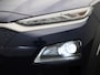 Hyundai Kona Electric EV Premium 64 kWh | Apple Carplay / Android Auto | Stoelverwarming | Stuurverwarming | Head-Up Display | Achteruitrijcamera |