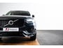 Volvo XC90 2.0 T8 Recharge AWD R-Design Panoramadak - Trekhaak - Head up - Harman Kardon - Adaptieve Cruise Control - Parkeerverwarming met timer - Getinte Ruiten - Gelamineerde zijruiten en achterruit -