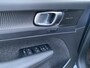 Volvo XC40 Recharge Pro NL Auto vol luxe! Schuif/kanteldak, 360 camera, stoel- & stuurverwarming, navigatie, Apple CarPlay/Android Auto, parkeersensoren rondom