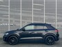 Volkswagen T-Roc 1.5 TSI 150pk DSG R-Line / Black style / IQ LED / Virtual cockpit pro / Afneembare trekhaak / 19'' LMV
