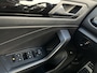 Volkswagen T-Roc 1.5 TSI 150pk DSG R-Line / Black style / IQ LED / Virtual cockpit pro / Afneembare trekhaak / 19'' LMV