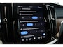 Volvo V60 2.0 T8 Plug-in hybrid AWD Plus Dark | Panorama dak| Geventileerde voorstoelen| Exterior styling kit | Polestar motorupgrade | Extra getint glas | Trekhaak