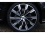 Volvo V60 2.0 T8 Plug-in hybrid AWD Plus Dark | Panorama dak| Geventileerde voorstoelen| Exterior styling kit | Polestar motorupgrade | Extra getint glas | Trekhaak
