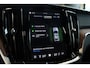 Volvo V60 2.0 T8 Plug-in hybrid AWD Plus Dark | Panorama dak| Geventileerde voorstoelen| Exterior styling kit | Polestar motorupgrade | Extra getint glas | Trekhaak