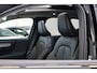 Volvo XC40 B4 197PK Plus Dark | 360° | Panoramadak | Getint Glas | HK Audio