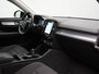 Volvo XC40 T5 Recharge R-Design Plug In Hybrid 263pk Dealer O.H PHEV | Trekhaak Af Fabriek | Camera | Harman / Kardon | Sportstoelen & Stuur Verwarmd | Keyless | Cruise Control | Apple Carplay | Navigatie | Virtual | DAB |