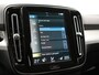 Volvo XC40 T5 Recharge R-Design Plug In Hybrid 263pk Dealer O.H PHEV | Trekhaak Af Fabriek | Camera | Harman / Kardon | Sportstoelen & Stuur Verwarmd | Keyless | Cruise Control | Apple Carplay | Navigatie | Virtual | DAB |