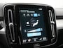 Volvo XC40 T5 Recharge R-Design Plug In Hybrid 263pk Dealer O.H PHEV | Trekhaak Af Fabriek | Camera | Harman / Kardon | Sportstoelen & Stuur Verwarmd | Keyless | Cruise Control | Apple Carplay | Navigatie | Virtual | DAB |
