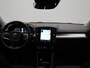 Volvo XC40 T5 Recharge R-Design Plug In Hybrid 263pk Dealer O.H PHEV | Trekhaak Af Fabriek | Camera | Harman / Kardon | Sportstoelen & Stuur Verwarmd | Keyless | Cruise Control | Apple Carplay | Navigatie | Virtual | DAB |