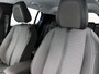 Peugeot e-208 EV Allure Pack 50 kWh 136pk | Navigatie via Apple Carplay / Android Auto | Achteruitrijcamera | 3D Cockpit | Climate Control | Cruise Control | Parkeersensoren | Stof/kunstleder | Keyless start | DAB+ radio | Led koplampen | Donker getint glas | 16" lichtmetalen velgen |