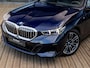 BMW 5-Serie 530e | M-SPORT | HARMAN KARDON | COMFORT PAKKET | DRIVING ASSISTANT PROF | TRAVEL PAKKET | PARKING ASSISTANT PLUS | STOELMEMORY | SFEERVERLICHTING | STOELVENTILATIE | TANSANIT BLAU | 19 INCH | INNOVATIE PAKKET |