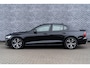 Volvo S60 B3 R-Design | Navigatie | Adaptieve Cruise Control | Keyless | Stoel-/Stuurverwarming | Dodehoekdetectie | Sportchassis | Elek. Stoelen | Memory | LED Koplampen | Park Assist | DAB | Zitverlenging | Apple Carplay & Android Auto | 18" LM