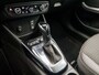 Opel Crossland X 1.2 Turbo Innovation Automaat (APPLE CARPLAY, GROOT NAVI, STUUR/STOELVERWARMING, LEDER, SPORTSTOELEN, GETINT GLAS, PARKEERSENSOREN, LANE ASSIST, NIEUWSTAAT)