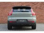 Volvo XC40 Recharge P8 AWD R-Design | Trekhaak | Panoramadak | Harman Kardon | 360 Graden Camera | Verwarmbare Voorstoelen | Apple Carplay | Google Infotainment | Adaptieve Cruise Control