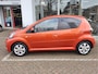 Toyota Aygo 1.0 VVT-i DYNAMIC ORANGE Airco | Trekhaak | Lichtmetalen velgen
