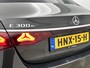 Mercedes-Benz E-klasse 300 e Sport Edition AMG Line | Panorama Schuif-Kanteldak | Distronic | Lederen bekleding | Alarm | Parkeerpakket met 360°-camera | 20 Inch AMG Velgen. Inclusief 24 maanden MB Certified garantie voor Europa.
