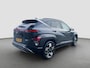 Hyundai Kona 1.6 GDI 141pk HEV Premium Sky | Premium audio | 360 camera | Schuif-kanteldak | Bestuurdersstoel met geheugen | Adaptive cruise control | Dodehoek detectie | Full LED koplampen | Stoelverwarming | Stoelventilatie | Stuurverwarming